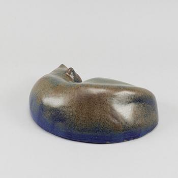 Ulla Kraitz, a stoneware cat sculpture, signed and dated 1988.