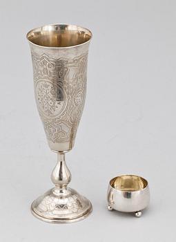 SALTKAR SAMT POKAL, silver, troligen Ryssland, 1868 till omkring sekelskiftet 1900. Totalvikt ca 140 gram.