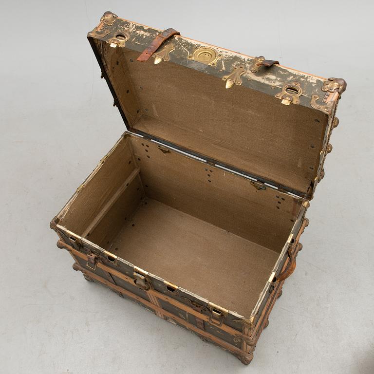 An early 20th Century trunk by The Belber Trunk & Bag Co, New York.