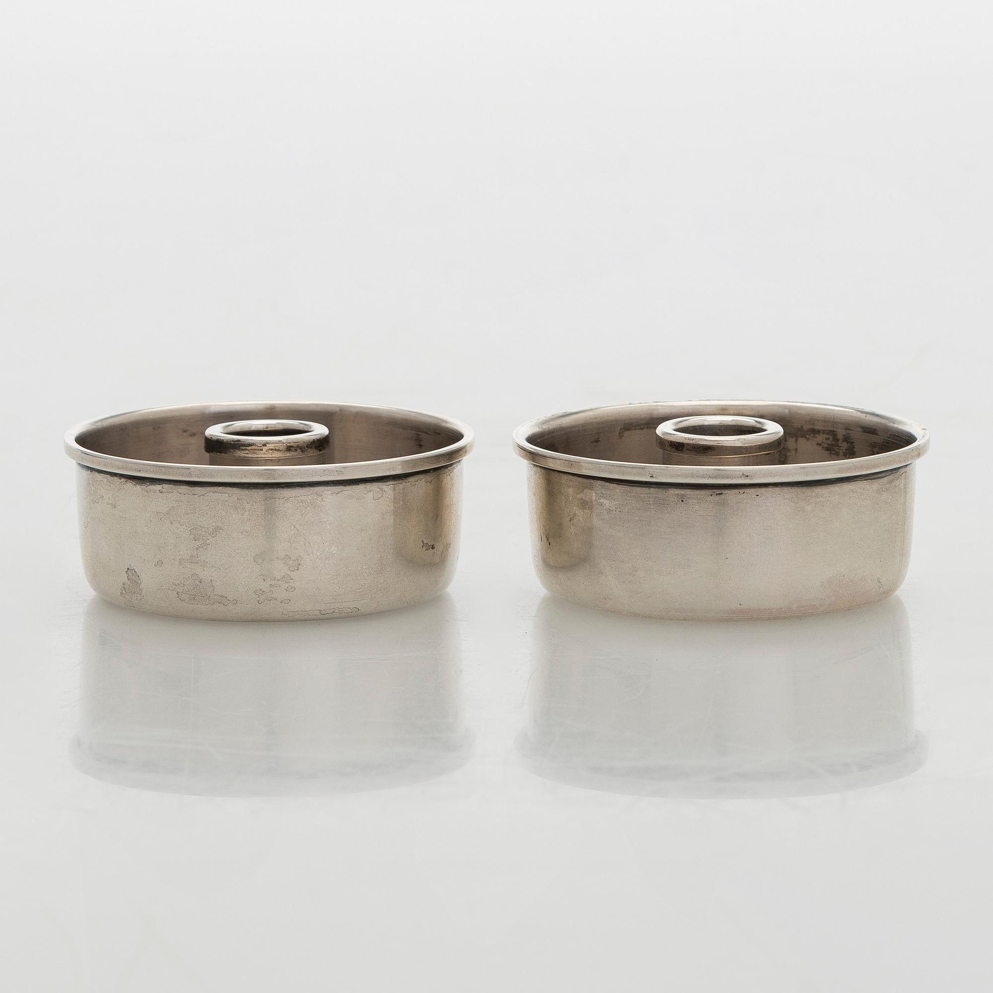 Bertel Gardberg, kynttilänjalkapari, hopeaa, "Birgitta", malli 22908, Hopeatehdas oy, Helsinki 1957.