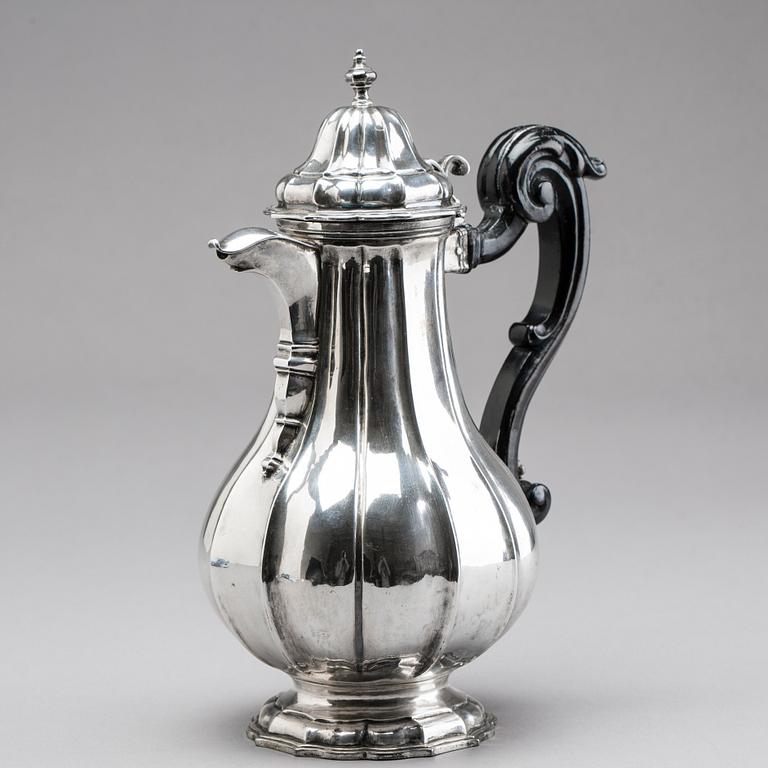 A SWEDISH SILVER COFFEE POT, probably Gävle or Lidköping, 18th century, weight c:a 750 g.