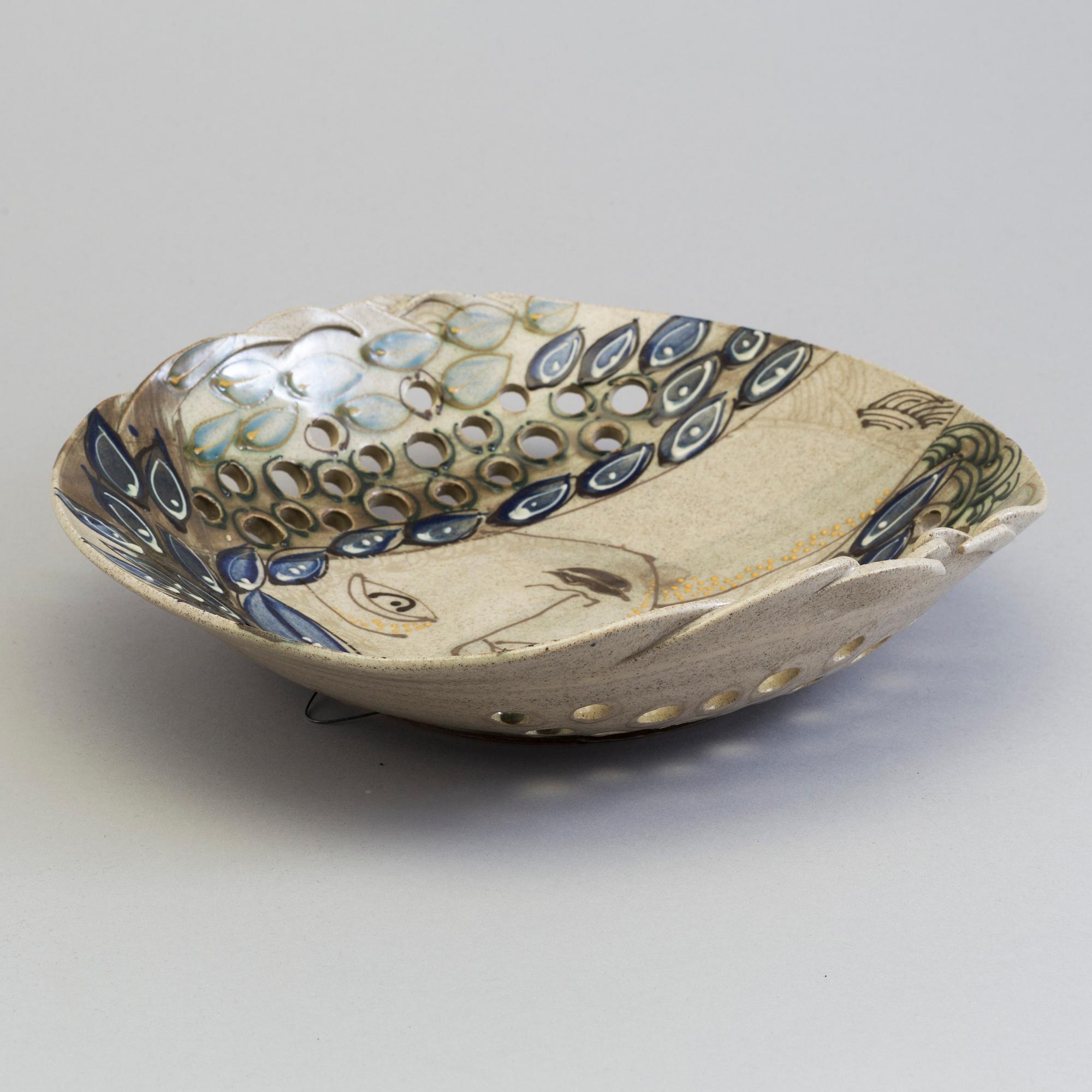 a stoneware plate by Otto Mulders, Norway -86.