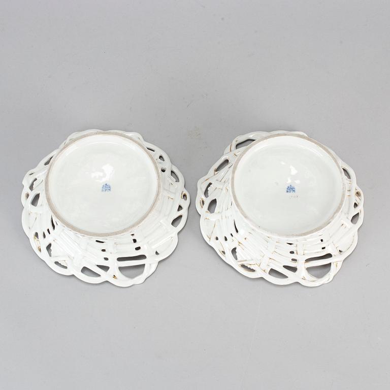 A pair of porcelain bowls, SPM (Schmeisser Porzellan Manufaktur), 19th century.