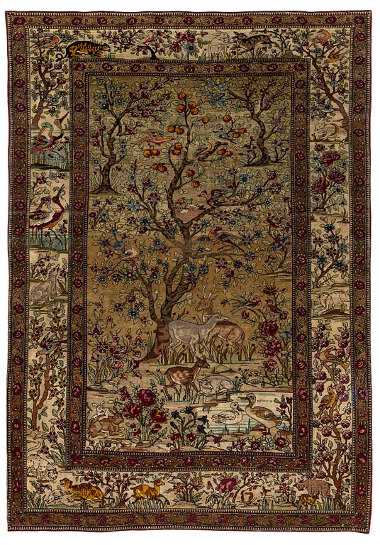 A rug, antique/semi-antique, Esfahan, ca 203 x 141-145 cm.