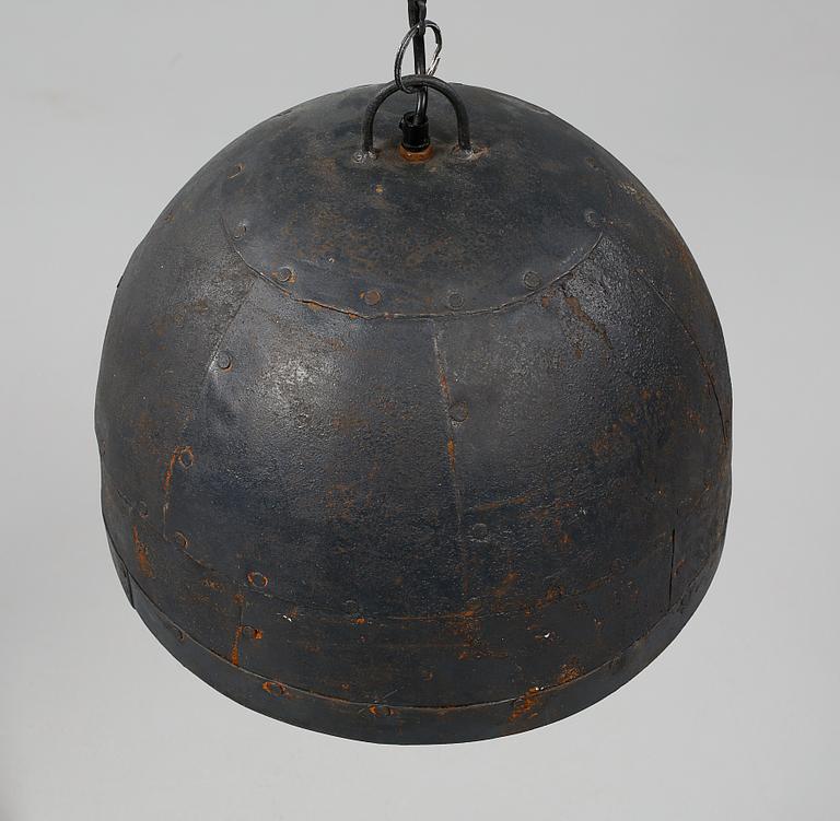 TAKLAMPA, industrimodell, omkring år 2000. Höjd 25 cm exkl kedja.