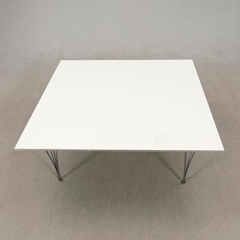 Bruno Mathsson/Piet Hein table/coffee table "Superellipse" for Fritz Hansen late 20th century.