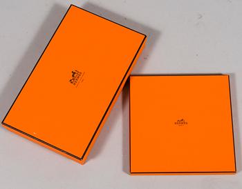 HERMÈS, SILKKIHUIVI JA KAULAHUIVI.