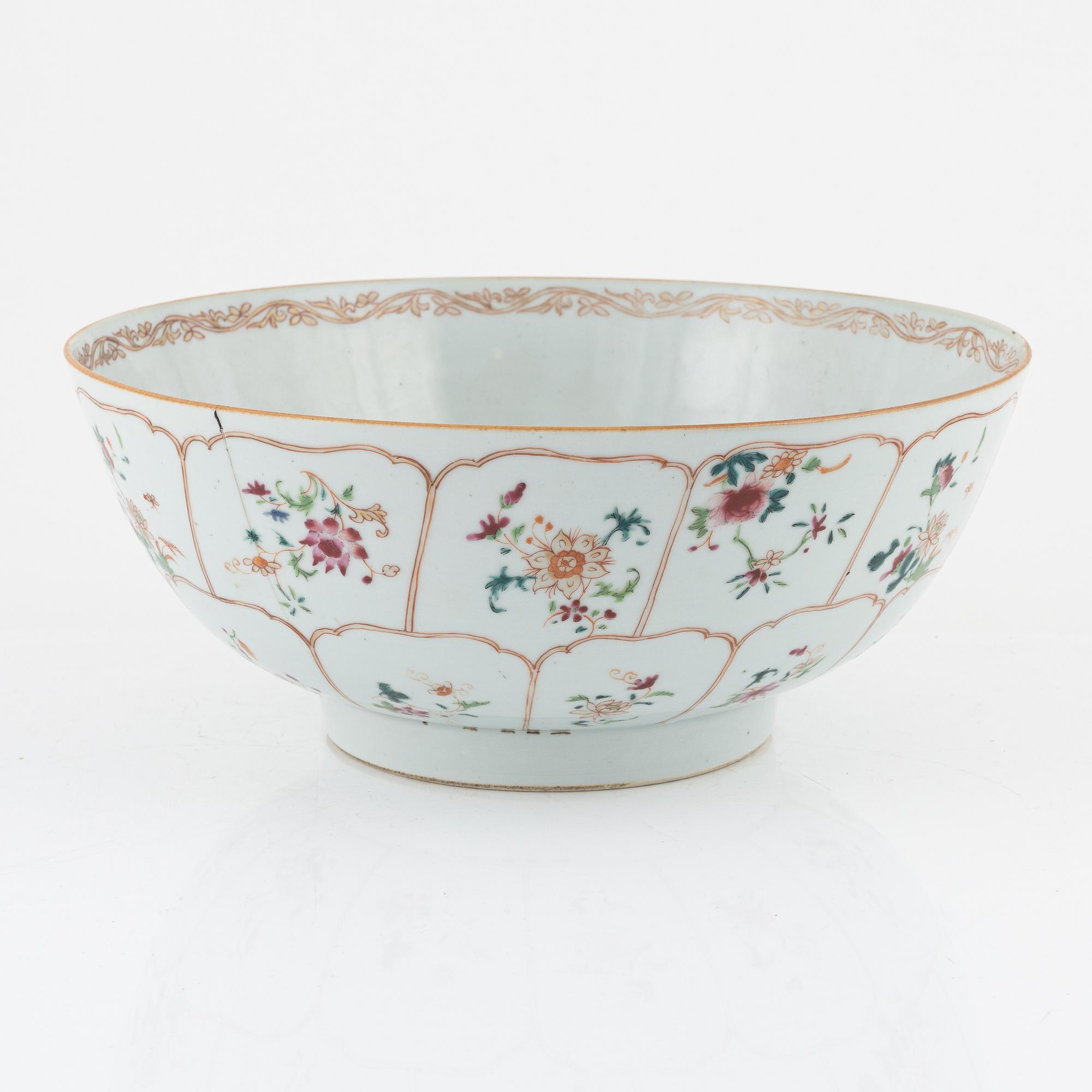 A famille rose punch bowl, Qing dynasty, Qianlong (1736-95).