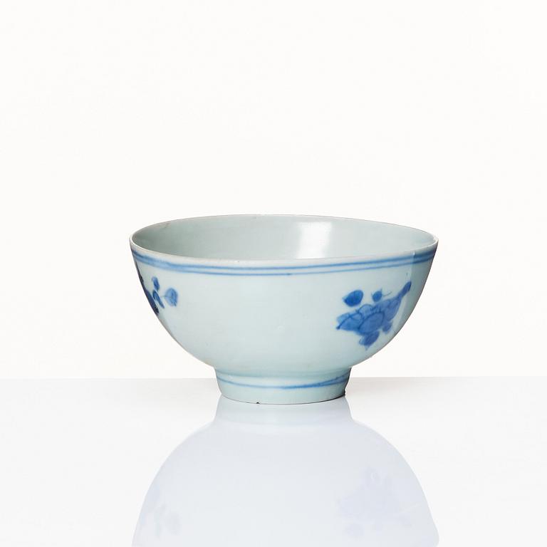 A blue and white 'Hatcher cargo' bowl, Ming dynasty, 17th Century.