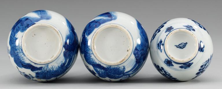 A pair of blue and white vases and a water sprinkler, Qing dynasty, Kangxi (1662-1722).