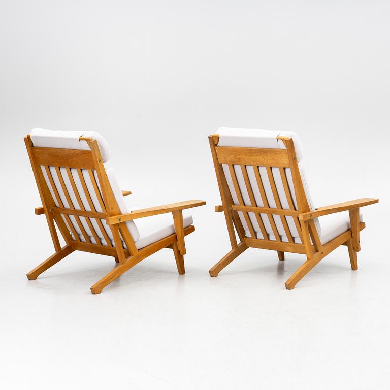 Hans J. Wegner, armchairs, a pair, "GE375", Getama, Gedsted, Denmark.