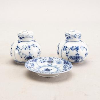 A Royal Copenhagen Muselmalet halvblonde 1940s 51 pcs porcelain dinner service.