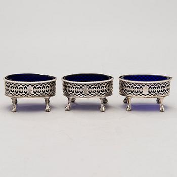 Three salt cellars in sterling silver, mark of Robert Hennell I, London 1773.