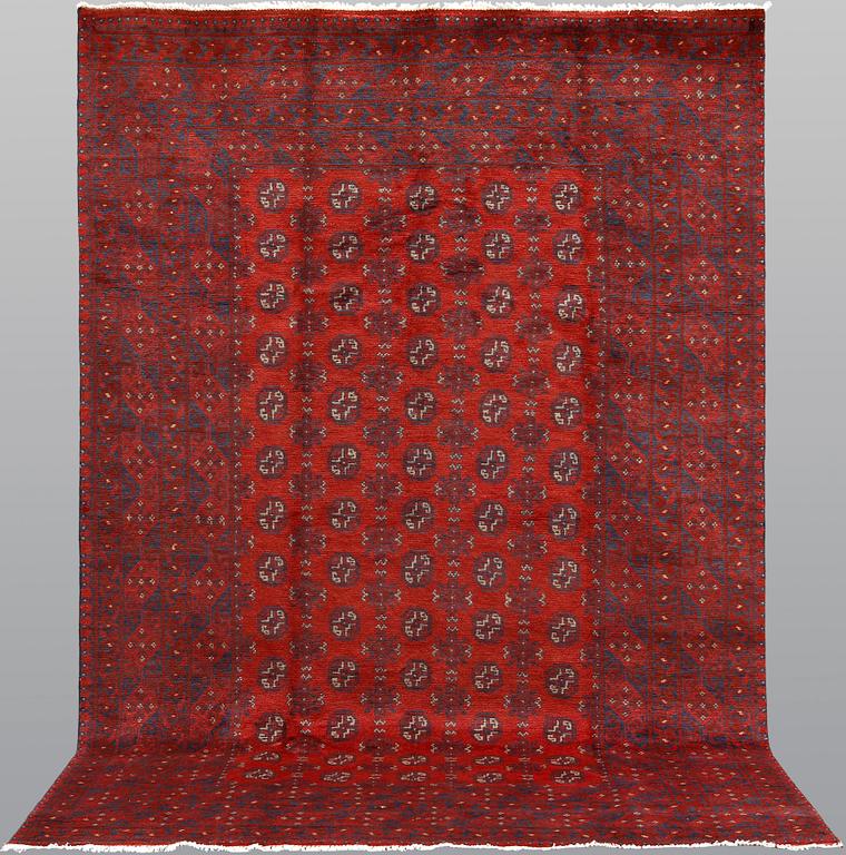 An Afghan carpet, ca 288 x 191 cm.