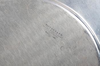 TALLRIKAR, ett par, silver, Tiffany & Co. 1900-talets första hälft. Totalvikt ca 880 gram.