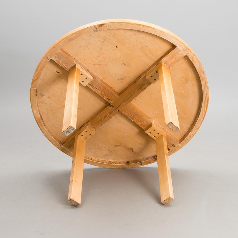 A 1940s table for Artek.