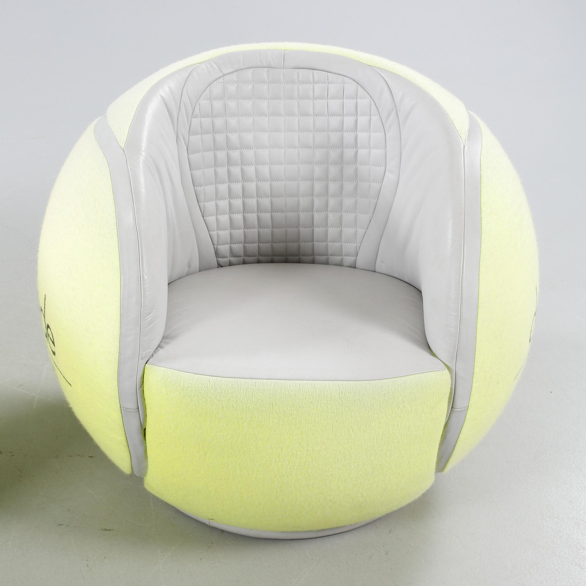 A pair of chairs, model DS-9100/01, made by de Sede in Switzerland, i produktion 2005.