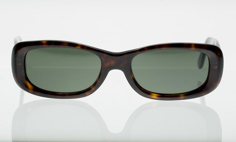 SOLGLASÖGON, Giorgio Armani.