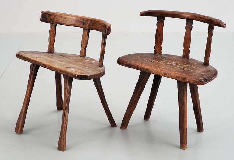 STOLAR, ett par, sk skomakarstol, allmoge, 1800-tal.