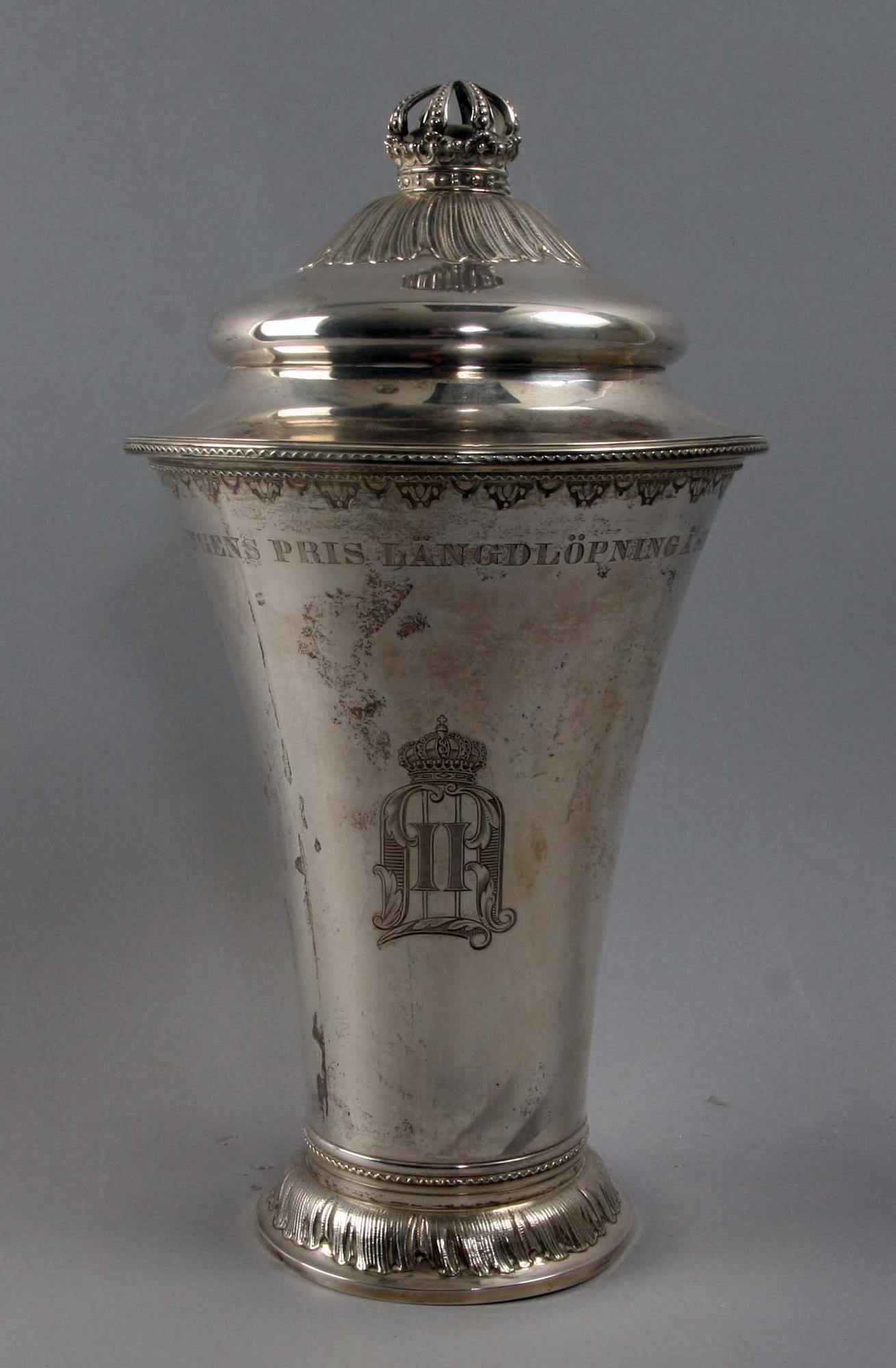 PRISPOKAL MED LOCK, silver. C.G Hallberg 1894.