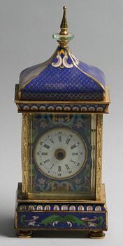 KLOCKOR, 2 st, bl.a Kina.