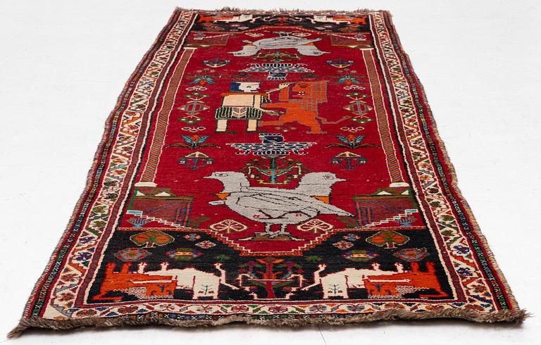 A Shiraz runner, approx. 245 x 89-92 cm.