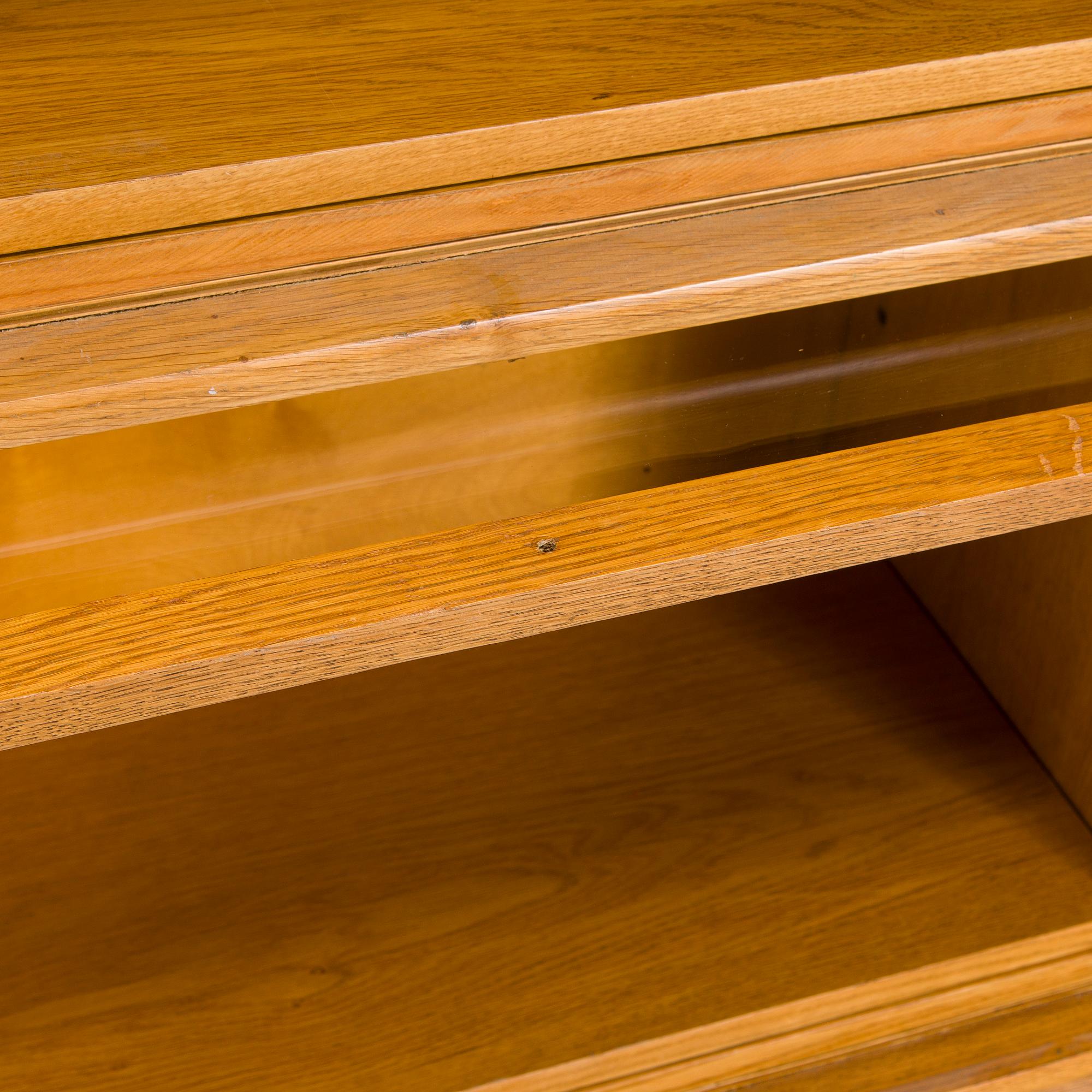 Kirjahylly / Kirjakaappi, Billnäs, 1900-luvun alkupuoli.