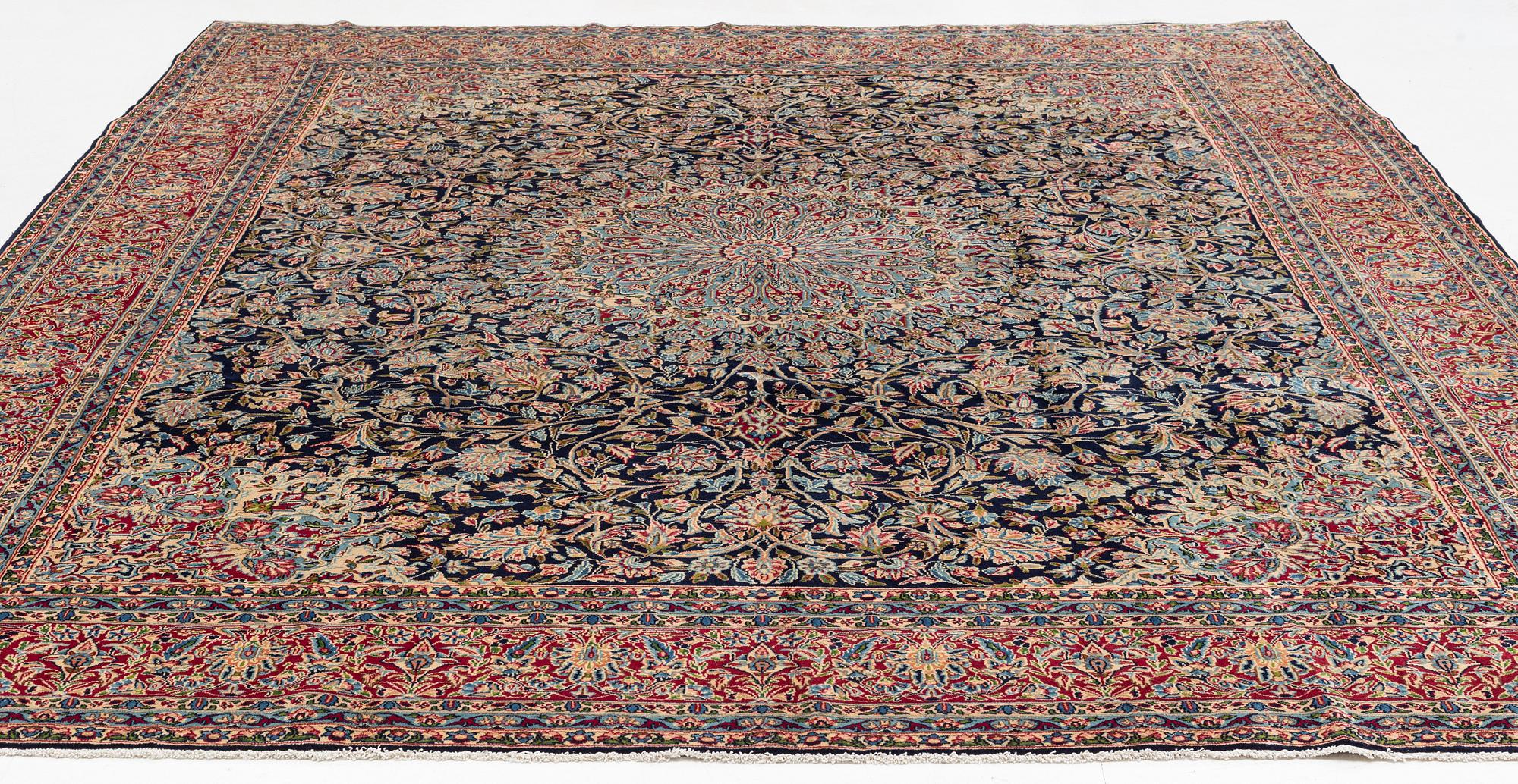 Matta, Kirman, signerad  Rasid Farrokhi ca 365 x 297 cm.