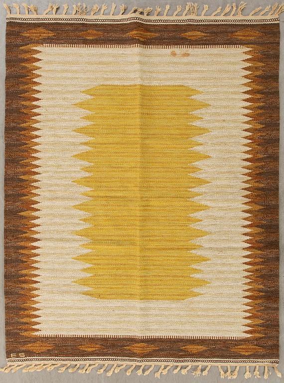 MATTA rölakan 1900-talets mitt signerad  ES (Elvy Svensson) samt märkt Strehög ca 200 x 136 cm.