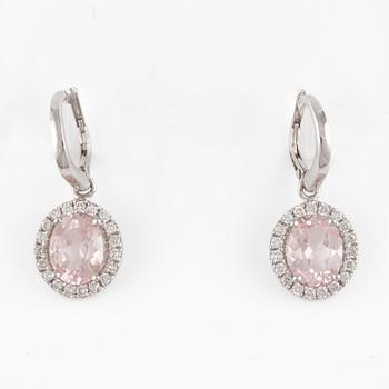 A pair of earrings in 14K gold with faceted morganites and round brilliant-cut diamonds.