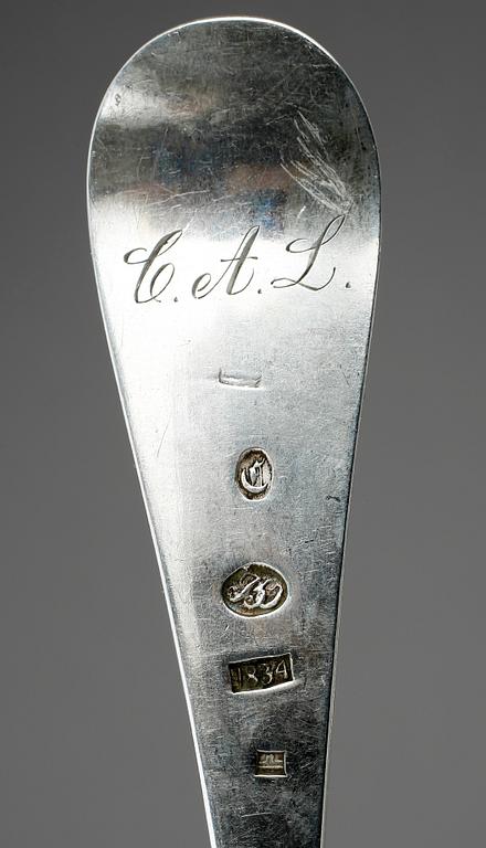 BESTICKDELAR, 22, olika mästare och ålder samt modell, bland annat Carl Tengstedt, Göteborg 1833. Vikt ca 918 gram.