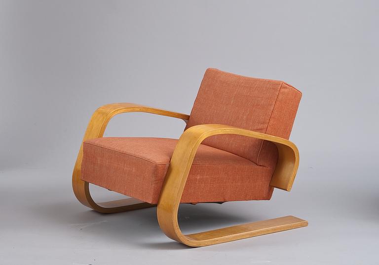 Alvar Aalto, AN ARMCHAIR NO 400.