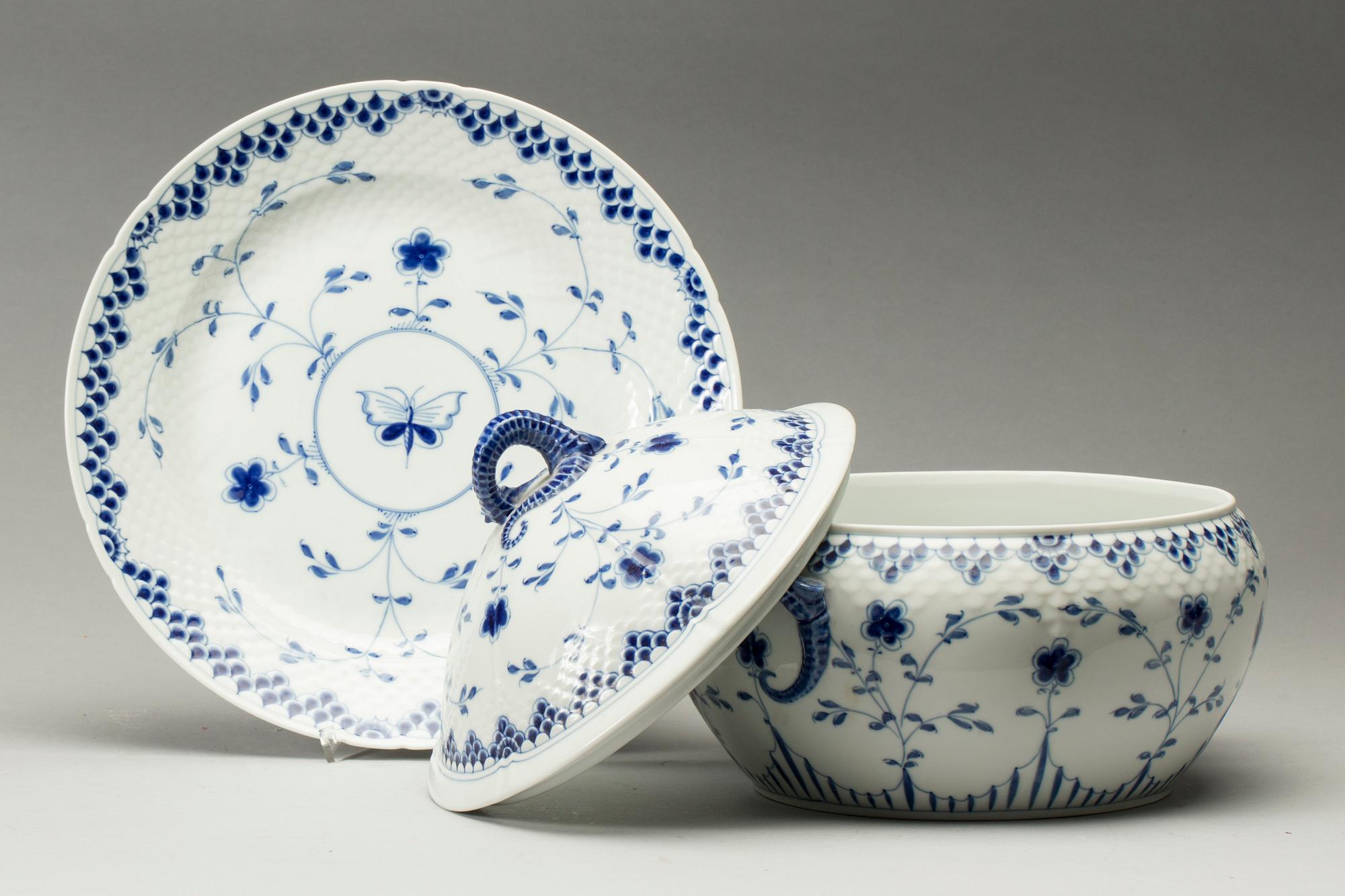 TERRIN, porslin, Musselmalet, Bing & Grøndahl, Danmark, 1900-talets andra hälft.