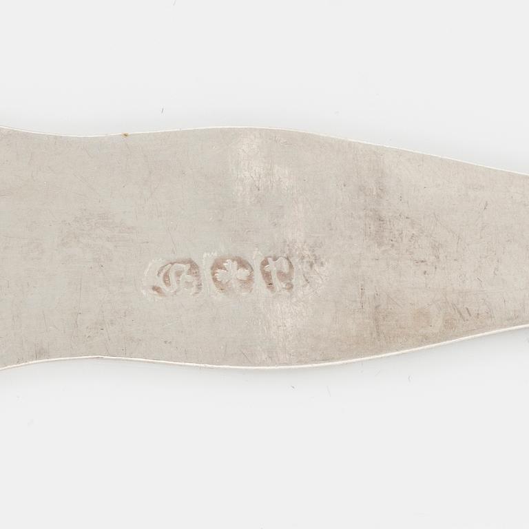 Skedar, 9 st, silver, "Engelsk snäck", olika smeder, mestadels Sverige 1857-1916.