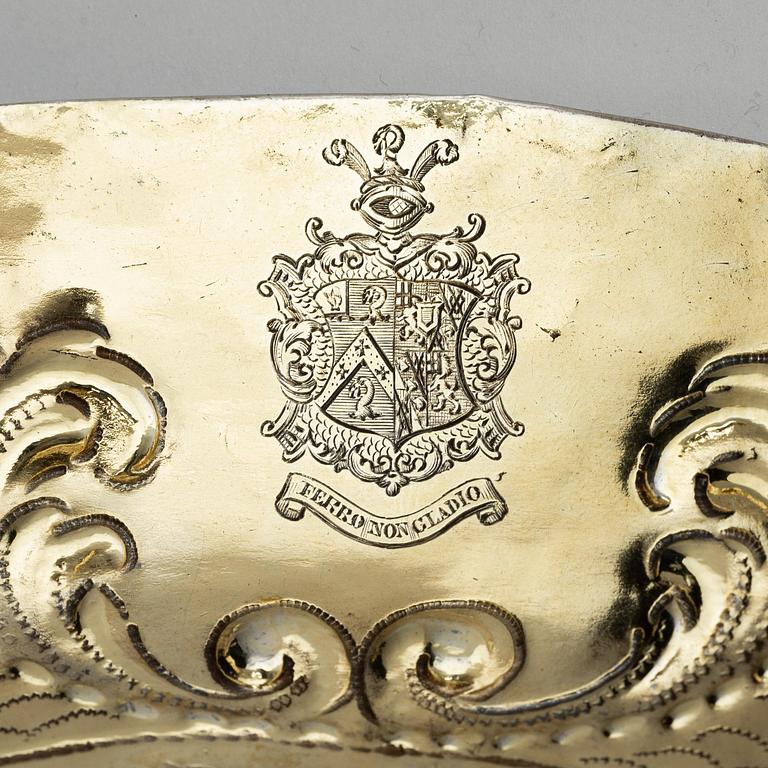 Konfektskål, förgyllt silver. Otydlig mästarstämpel, möjligen Theodor Menth (verksam 1685-1700), Augsburg. Barock.