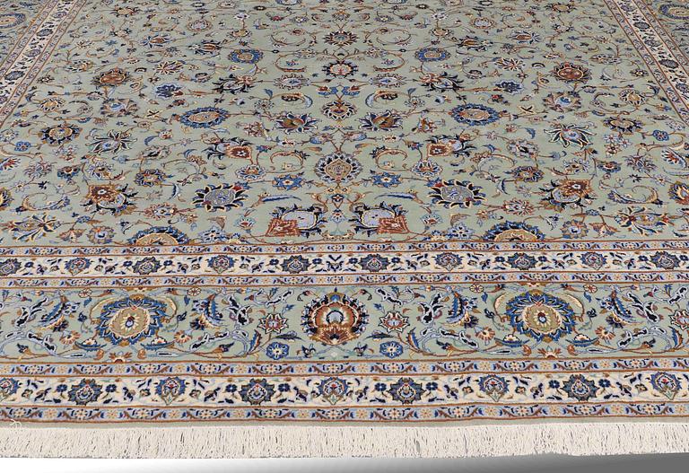 A carpet, Kashan, ca 590 x 418 cm.