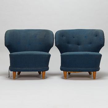 A pair of 1950s armchairs.