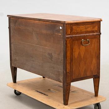 Byrå Louis XVI 1800-talets första hälft.