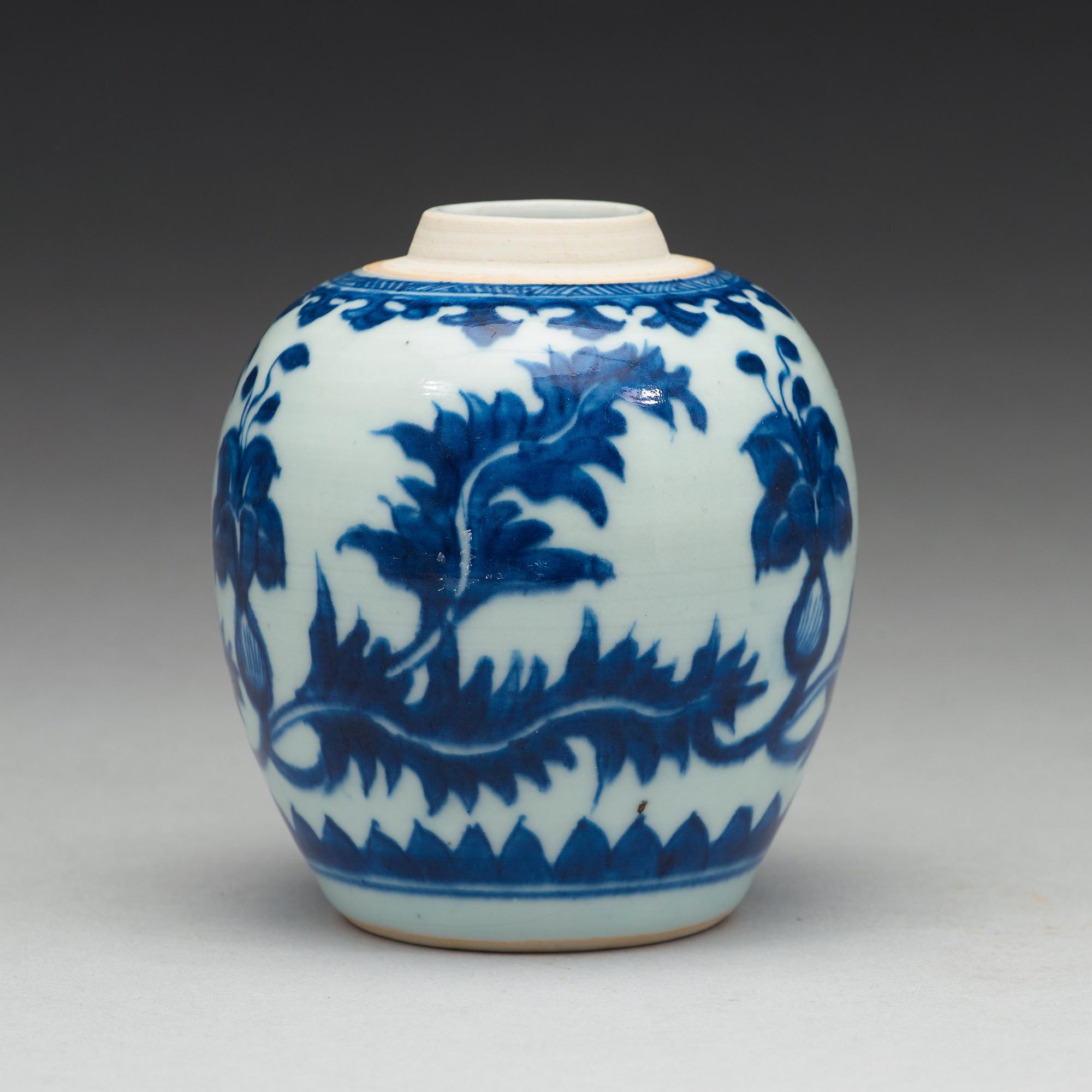 A blue and white jar, Qing dynasty, Kangxi (1662-1722).
