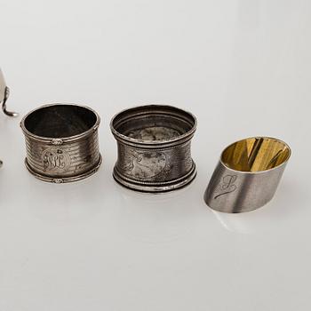 Napkin rings, 6 pcs, a pair of salt shakers, and salt cellars, silver and glass, including English and Finnish marks.