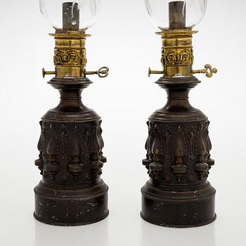 Öljylamppuja, pari, pari, 1800/1900-luku.