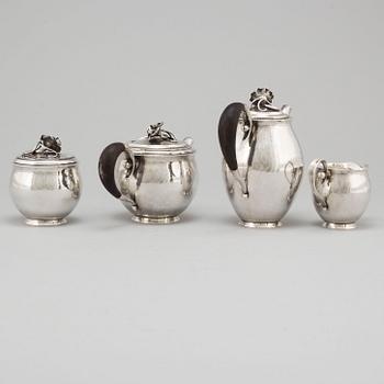 JÖRGEN JENSEN, a four pcs silver tea and coffee service with tray, Nordiska Kompaniet, Stockholm 1929.