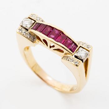 Ring, Engelbert, 18K gold with carré-cut rubies and brilliant-cut diamonds.