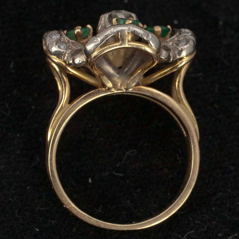 RING, guld 18K, diamanter, smaragder, 9 gram.