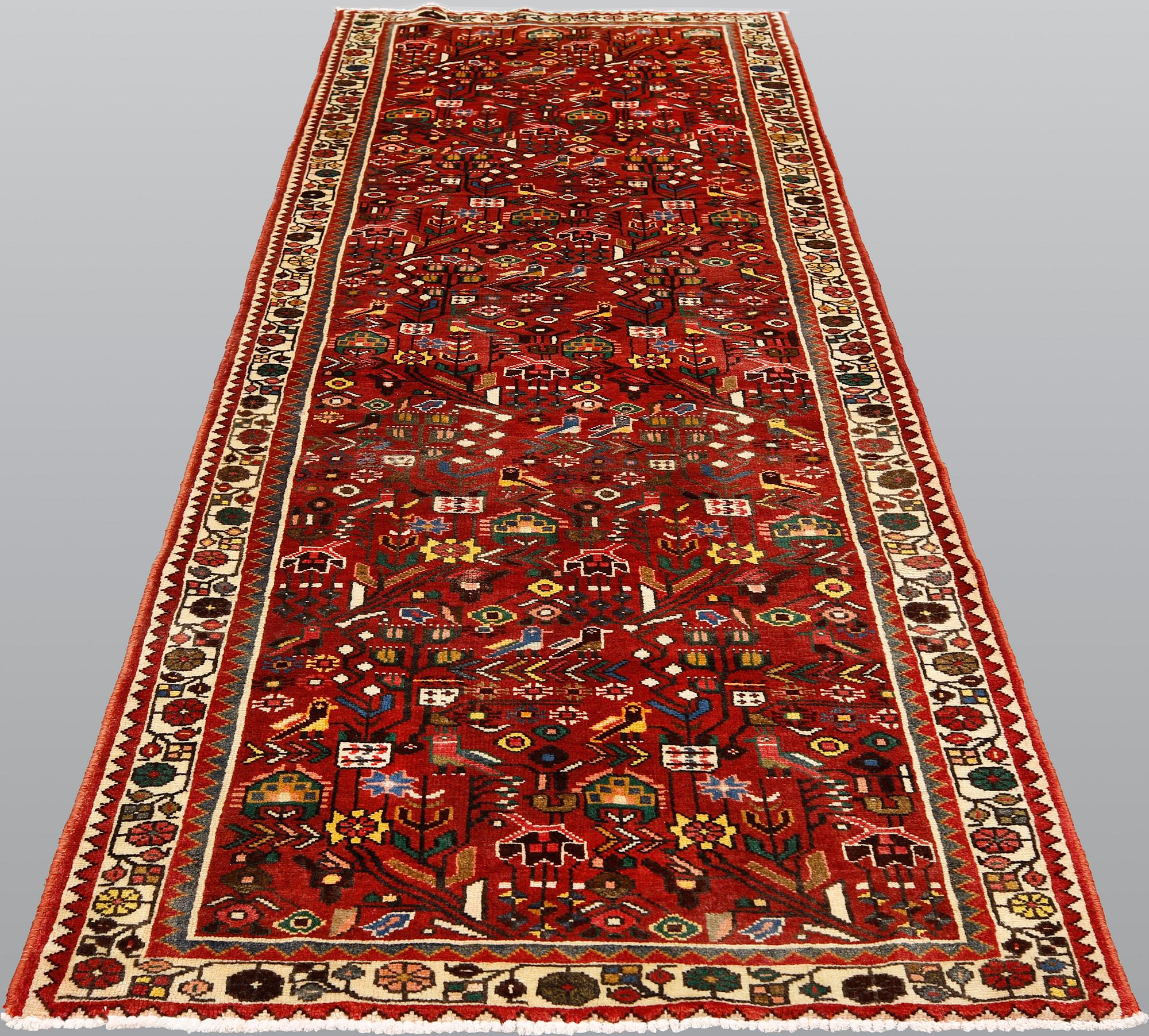 A Hamadan runner, approx. 300 x 110 cm.