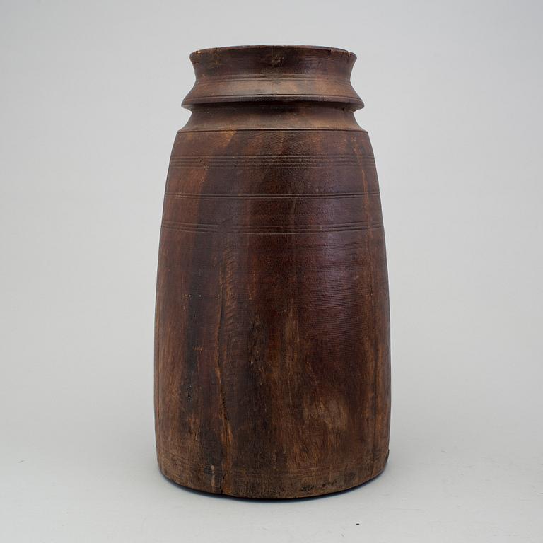 A 17th century lathed container.