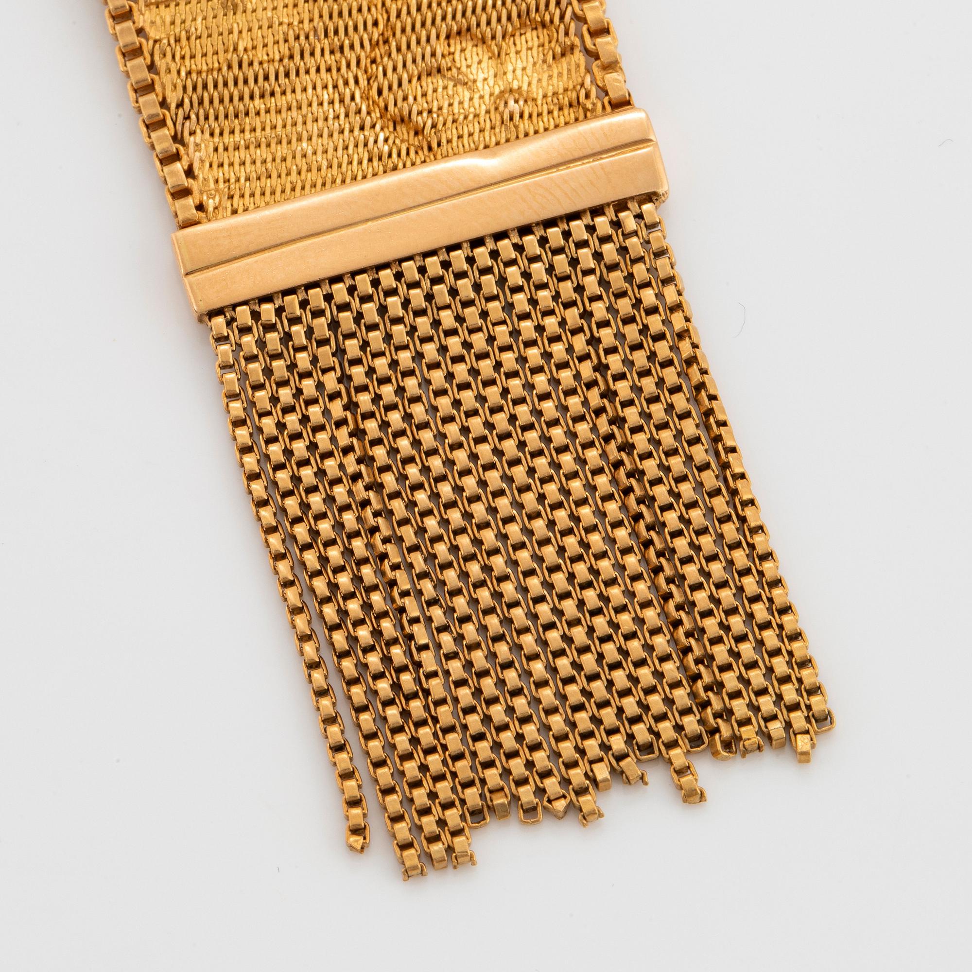 An 18K gold bracelet set with rubies.