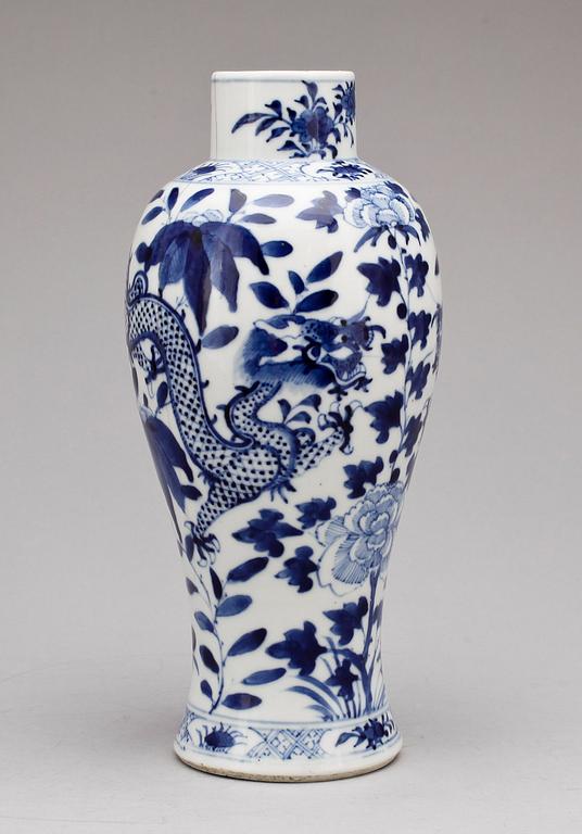 VAS, porslin, Kina, troligen 1800-tal.