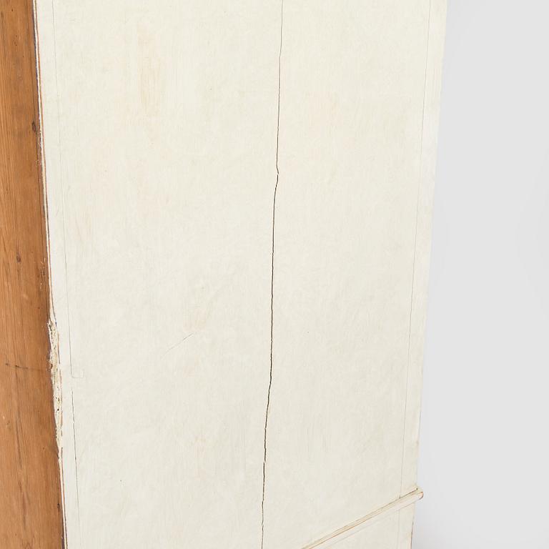 Klädskåp, 1900-tales första hälft.