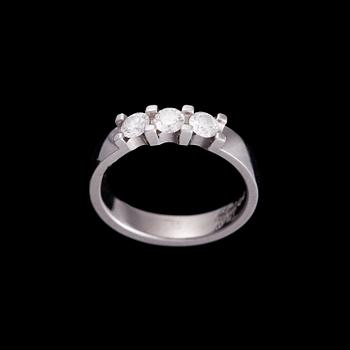 480. A RING, 18K white gold, diamonds. A. Tillander 2007. Weight c. 5.2 g.